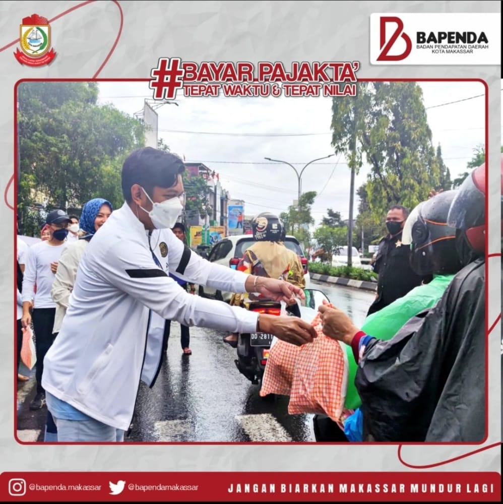 Festival Rebus, Bapenda Kota Makassar Bagikan Rebusan ke Pengendara Jalan