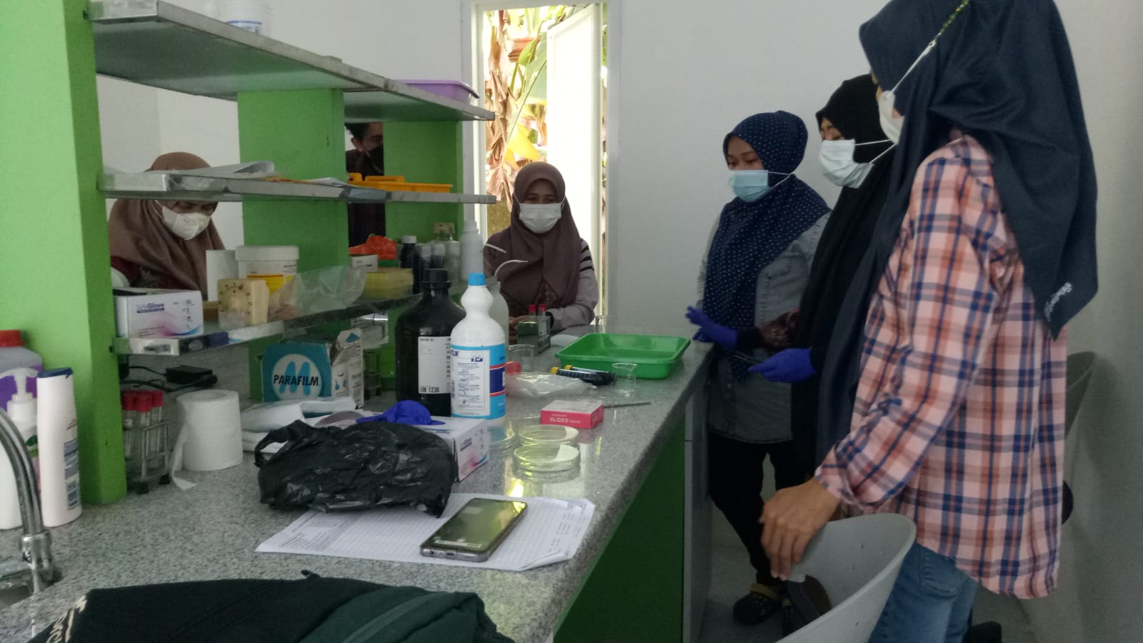 Dinas Perikanan dan Pertanian Bidang Peternakan dan Kesehatan Hewan bersama Tim BBVET Maros Melakukan Pembinaan Laboratorium di Kompleks Balai Penyuluhan Pertanian (BPP) Sudiang Jl. Perintis Kemerdeka