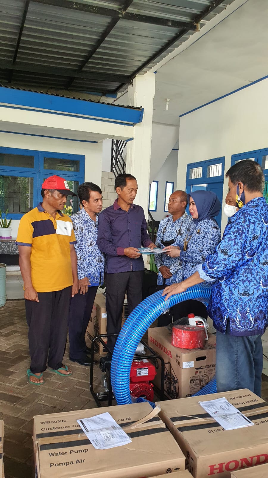 Pemerintah kota Makassar melalui Dinas Perikanan dan Pertanian mendistribusikan sebanyak 30 unit sarana alsintan beruoa pompa air bantuan dari Kementerian Pertanian RI kepada  kelompok tani kota Makas