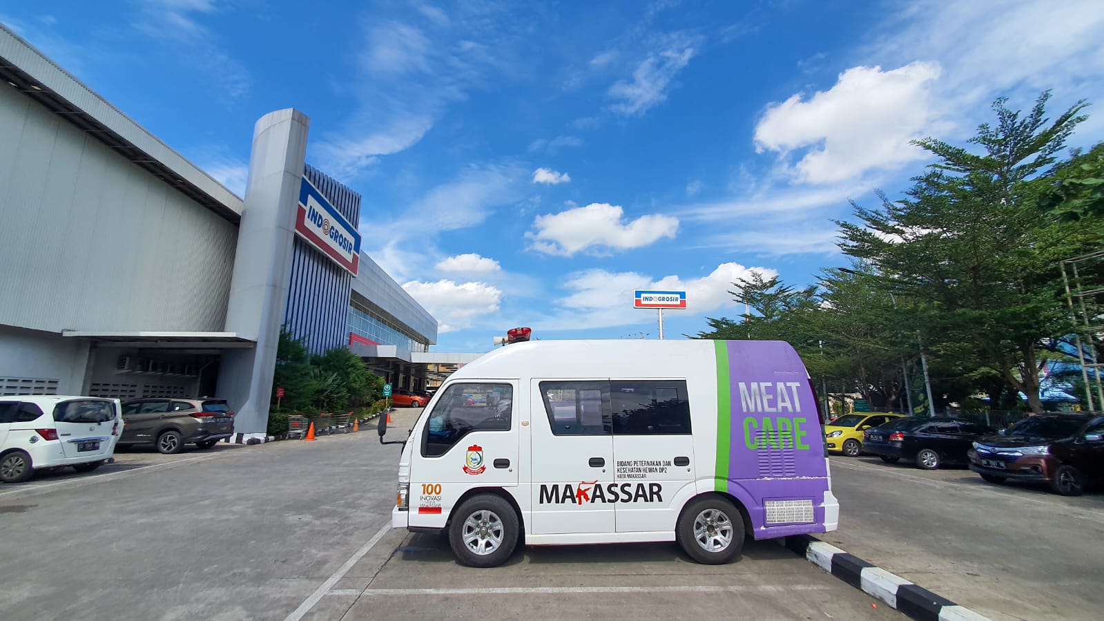 Dinas Perikanan dan Pertanian melakukan kegiatan rutin Pengawasan Produk Asal Hewan dan Olahannya di IndoGrosir dan Pasar Niaga Daya serta Pemeriksaan Sampel pada Laboratorium Mobile (Meat Care)