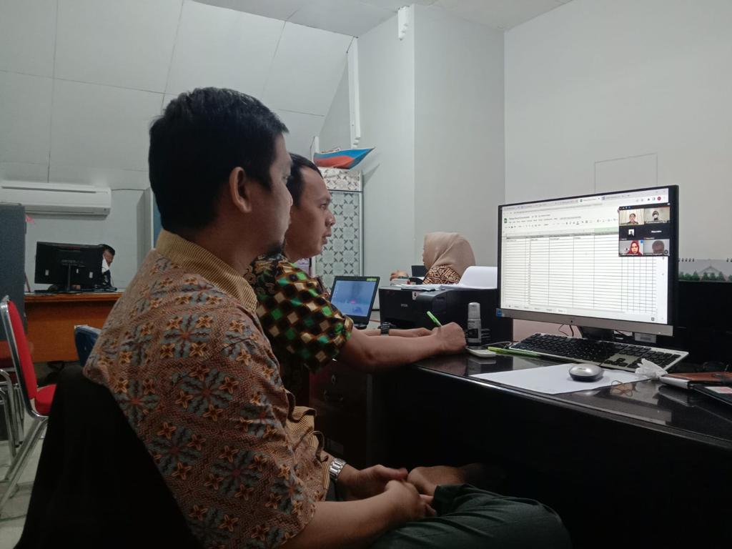 Bidang Perikanan Dinas Perikanan dan Pertanian (DP2) kota Makassar mengikuti zoom meeting yang di laksanakan oleh Direktorat Jenderal Penguatan Daya Saing Produk Kelautan dan Perikanan (Ditjen PDSPKP)