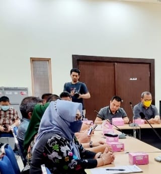 Sekretaris Dinas Perikanan dan Pertanian (DP2) Kota Makassar menghadiri 2 agenda kegiatan Evaluasi Akuntabilitas Kinerja Instansi Pemerintah (AKIP) Kota Makassar dan kegiatan Sosialisasi Pengendalian 