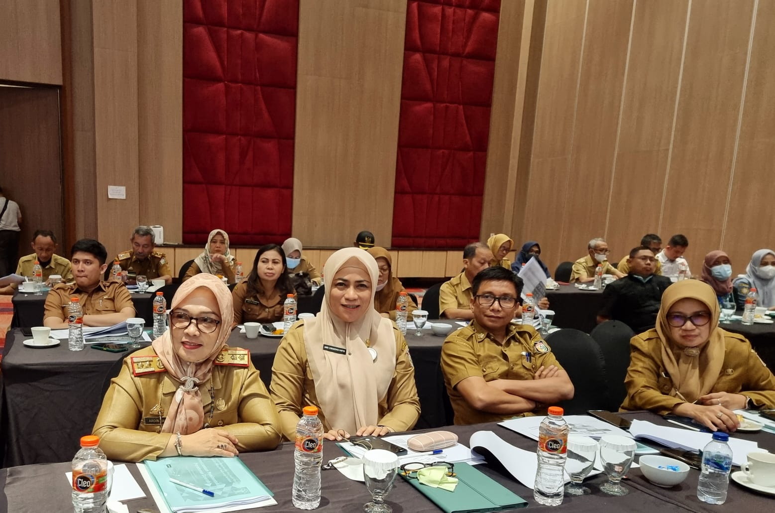 Sekretaris Dinas Perikanan dan Pertanian (DP2) Kota Makassar Dr. Ardin Sani menghadiri Rapat Koordinasi Penyusunan Program Legislasi Daerah (Angkatan I). Kegiatan ini diselenggarakan oleh Sekretariat 