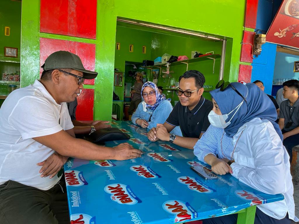 Wakil Walikota Makassar Fatmawati Rusdi didampingi oleh Kepala Bidang Perikanan Dinas Perikanan dan Pertanian (DP2) Kota Makassar Suriati, S.Pi., MM melakukan kunjungan untuk melihat secara langsung k