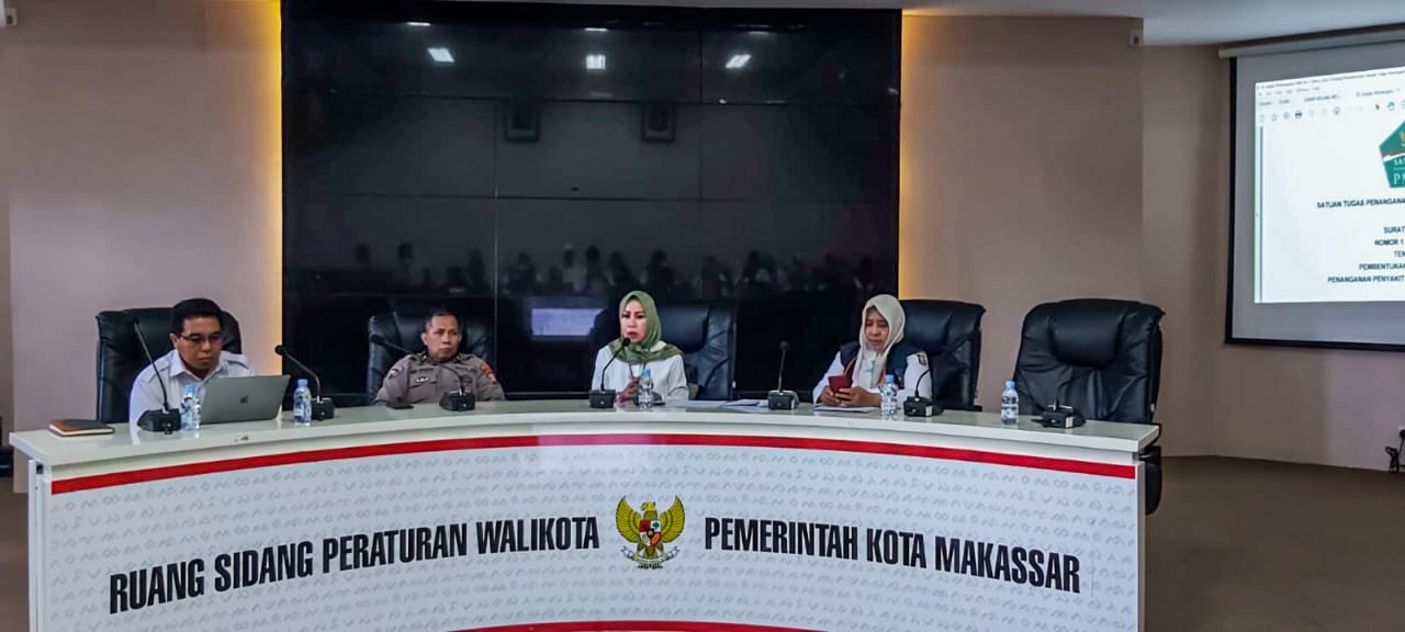 Kepala Dinas Perikanan dan Pertanian (DP2) Kota Makassar Evy Aprialti, SE., MM didampingi oleh Kepala Bidang Peternakan dan Kesehatan Hewan DP2 A. Herliyani, S.TP., MM bersama Ketua Perhimpunan Dokter