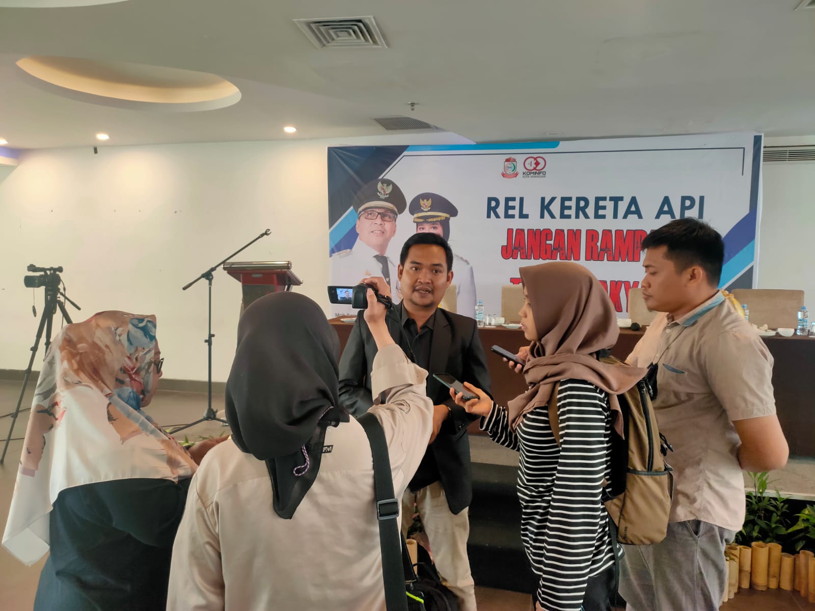 Walhi Sulsel Tolak Pembangunan Rel Kereta Api Makassar - Maros