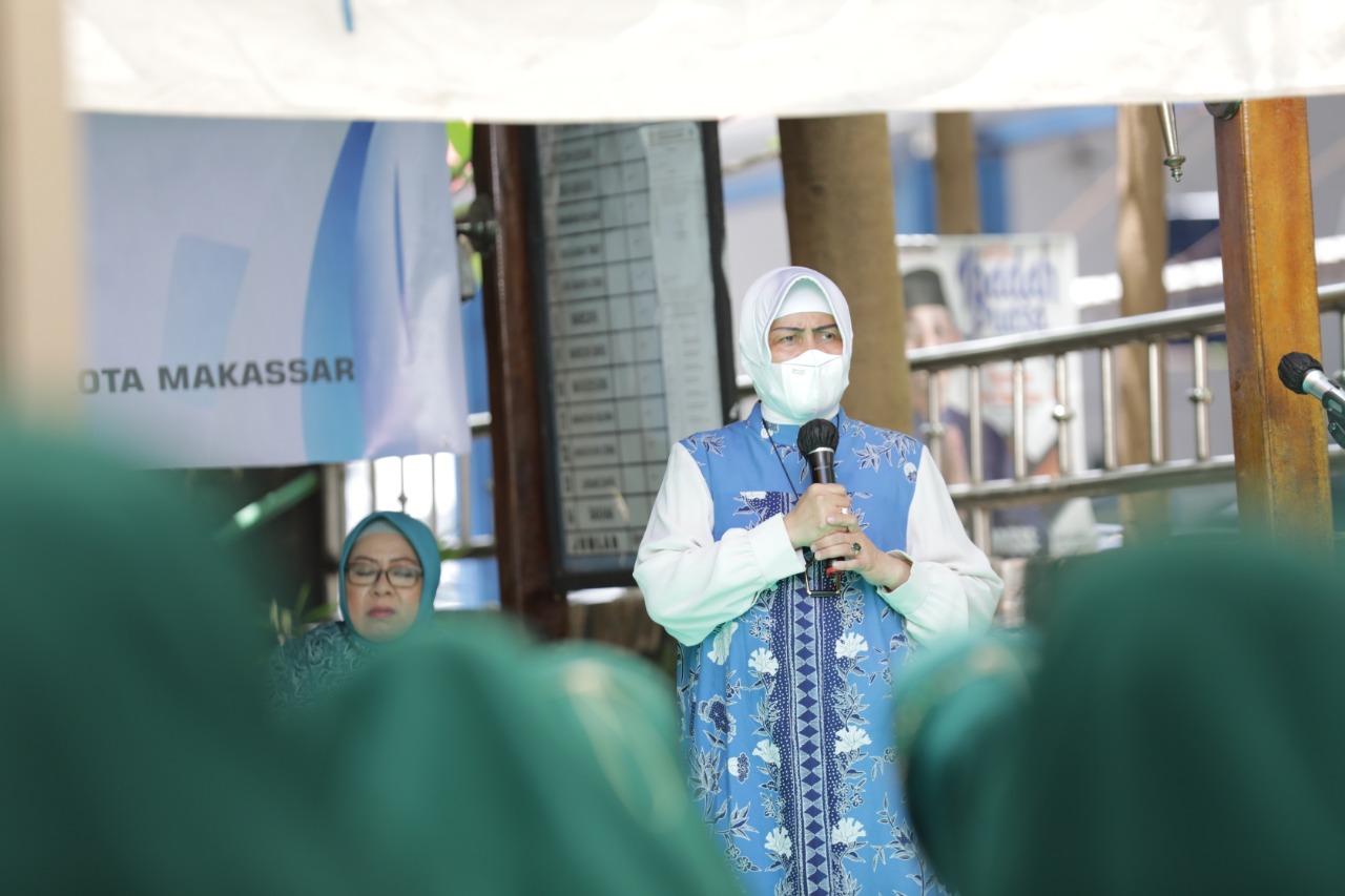 Ketua TP PKK Makassar Pimpin SMEP di Kecamatan Makassar  Makassar, Ketua Tim Penggerak PKK Kota Makassar, Indira Yusuf Ismail, pimpin tim Supervisi, Monitoring, dan Evaluasi Pelaporan (SMEP) melakukan