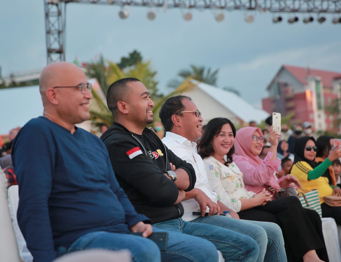 Bareng Wagub Sumbar, Danny Pomanto Nikmati Kesenian Minangkabau di F8
