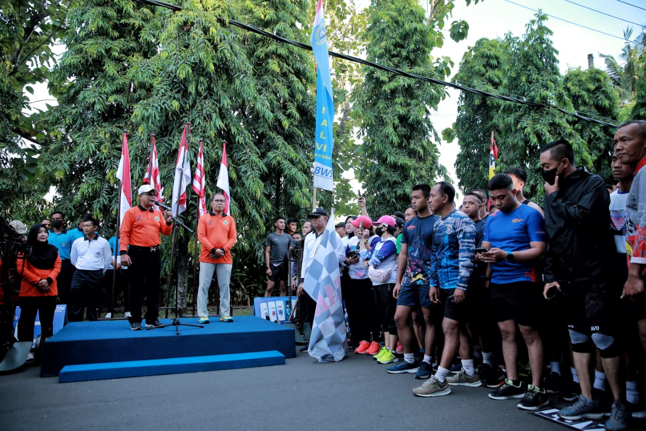 Danny Bersama Danlantamal VI Lepas Peserta Fun Run Peringati HUT Ke -77 TNI AL