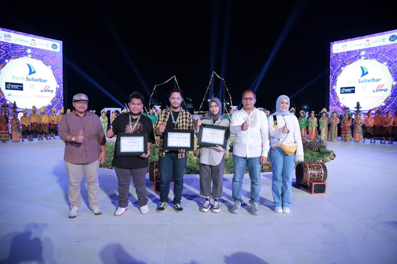  Prosesi Cabut Badik Tandai Makassar F8 2022 Resmi Ditutup