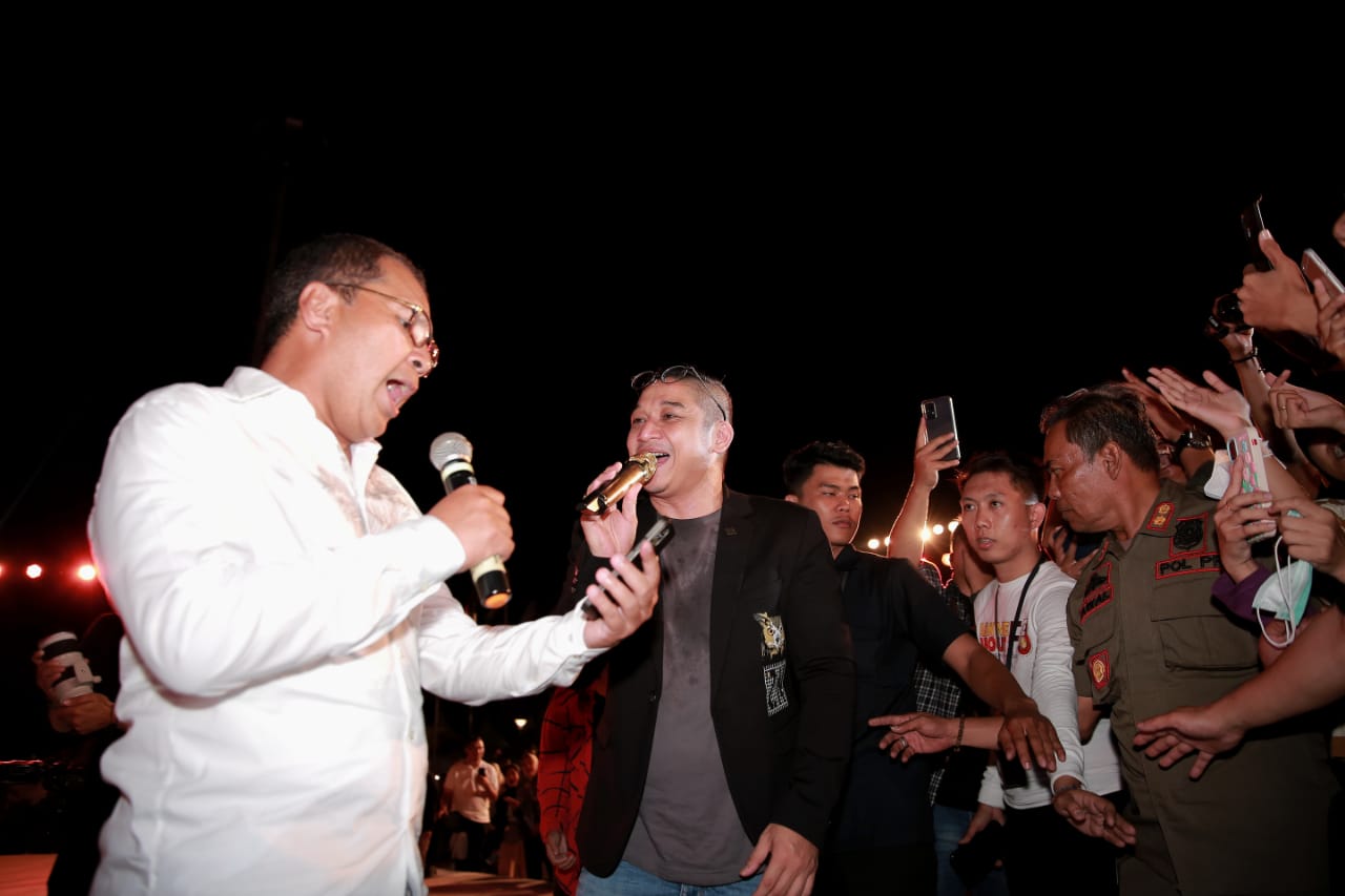 Duet Danny dan Pasha Ungu, Guncangkan Panggung Makassar F8