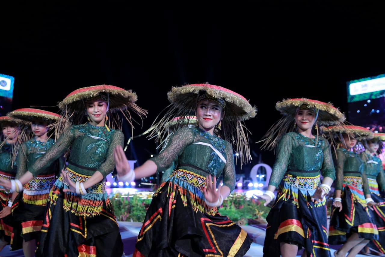 Semarakkan Makassar F8, Kaltim Persembahkan Tarian Ngoit Ngempolo
