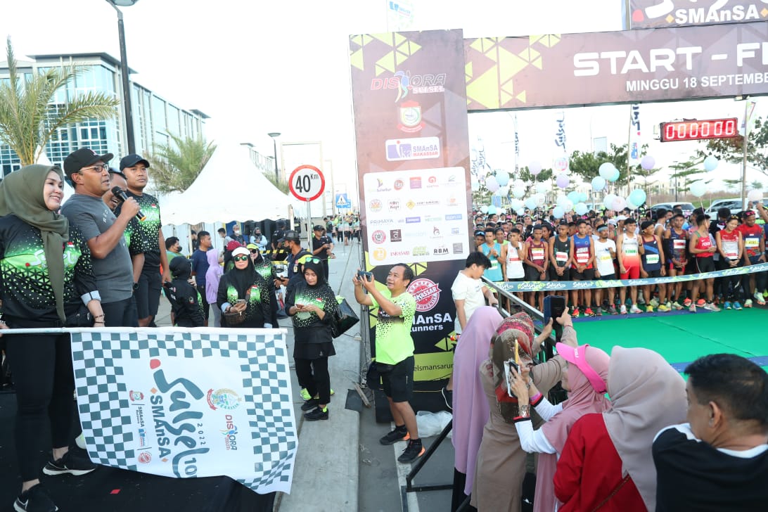 Wali Kota Makassar Lepas Peserta Sulsel SMANSA 10K 2022, Mari Kembangkan Olahraga