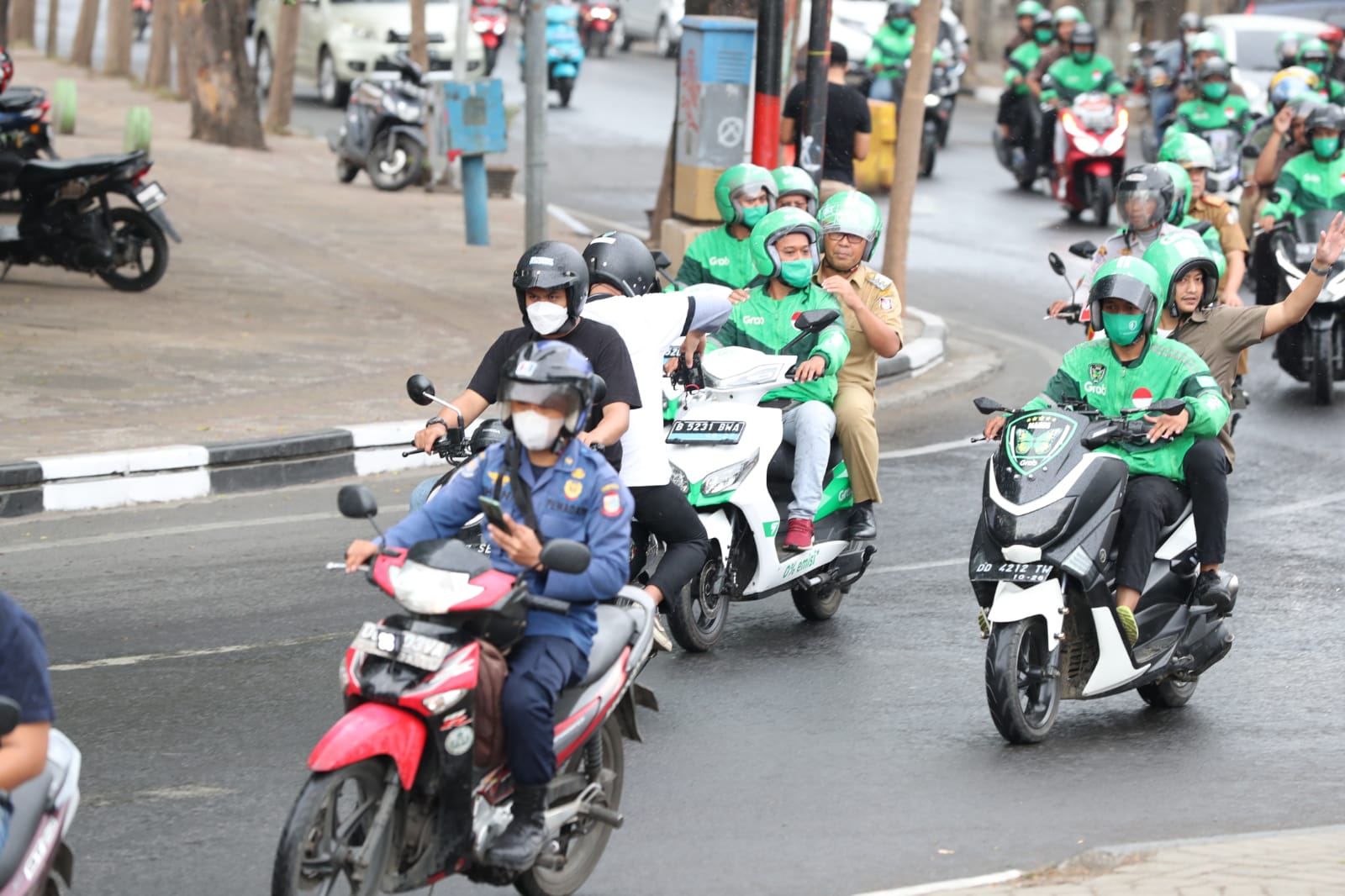 Ojol Day, Danny Himbau Warga Gunakan Transportasi Publik