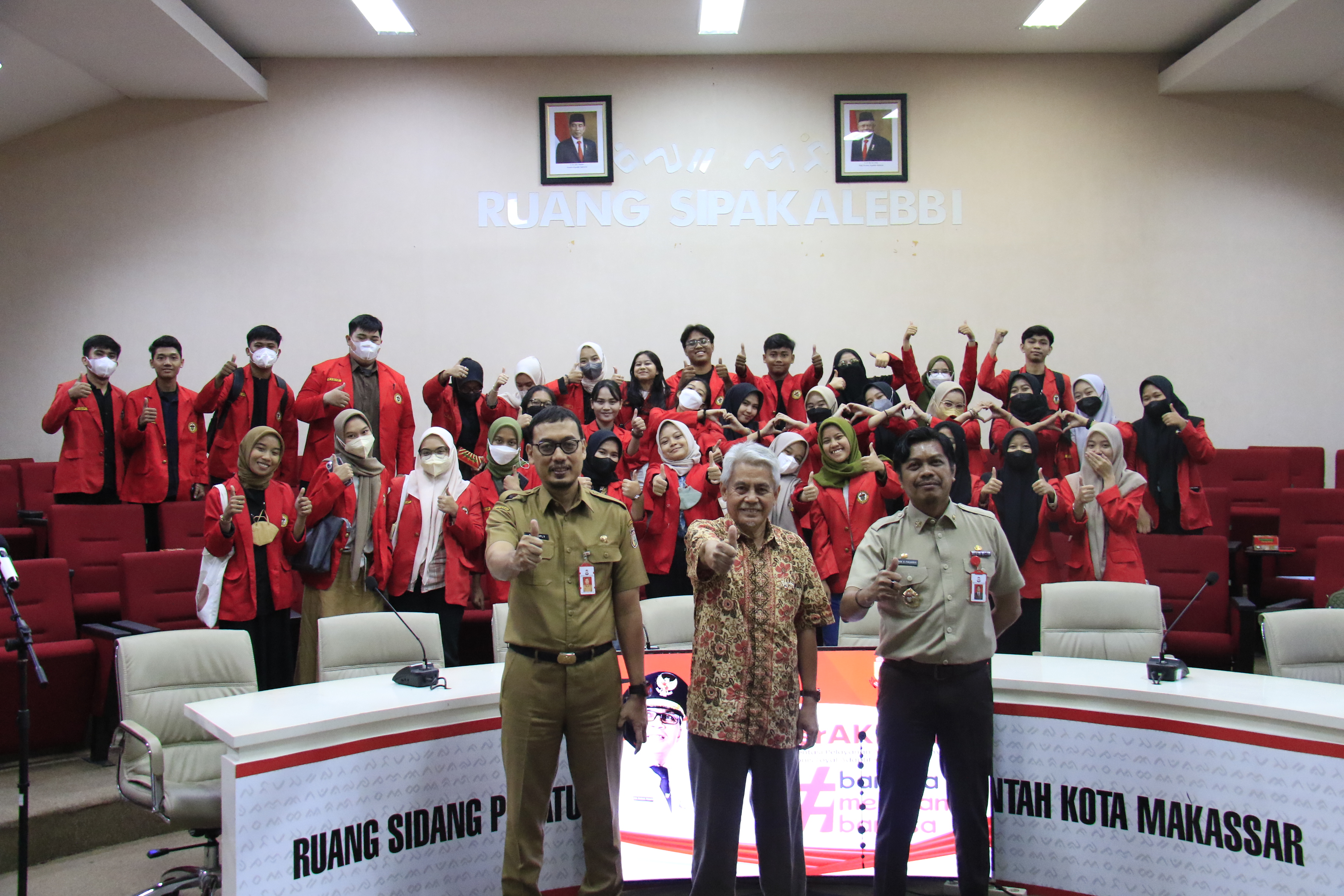 Kepala BAPENDA memberikan Materi Kuliah Lapangan tentang Pelayanan Publik kepada Mahasiswa Unhas