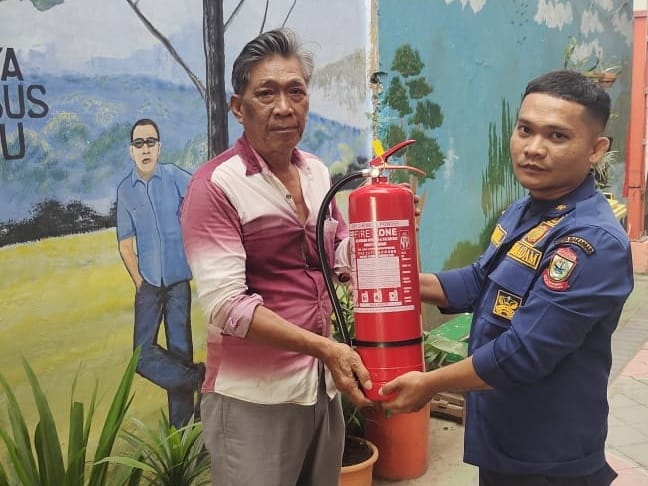 Dinas Damkar Suplai Apar di Lorong Wisata