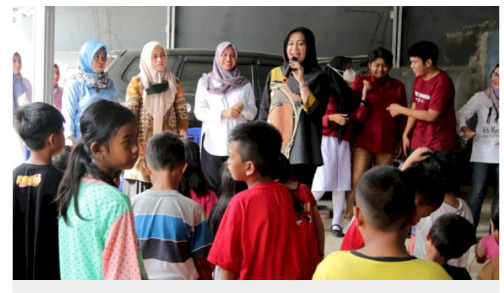 Lewat Trauma Healing, Fatmawati Rusdi Hibur Anak-Anak Korban Kebakaran di Rappokalling