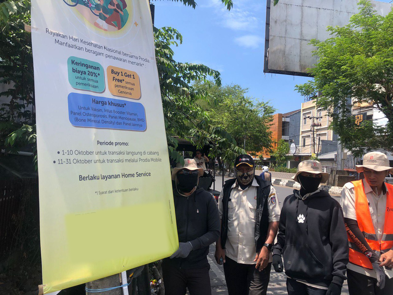 Penertiban Reklame Ruas Jalan Protokol bersama Bidang Koordinasi, Pengawasan, dan Perencanaan Bapenda Kota Makassar