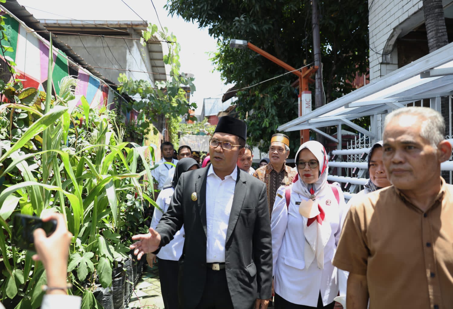 Kunjungi Dua Longwis, Danny Himbau Manfaatkan Semua Lahan Kosong