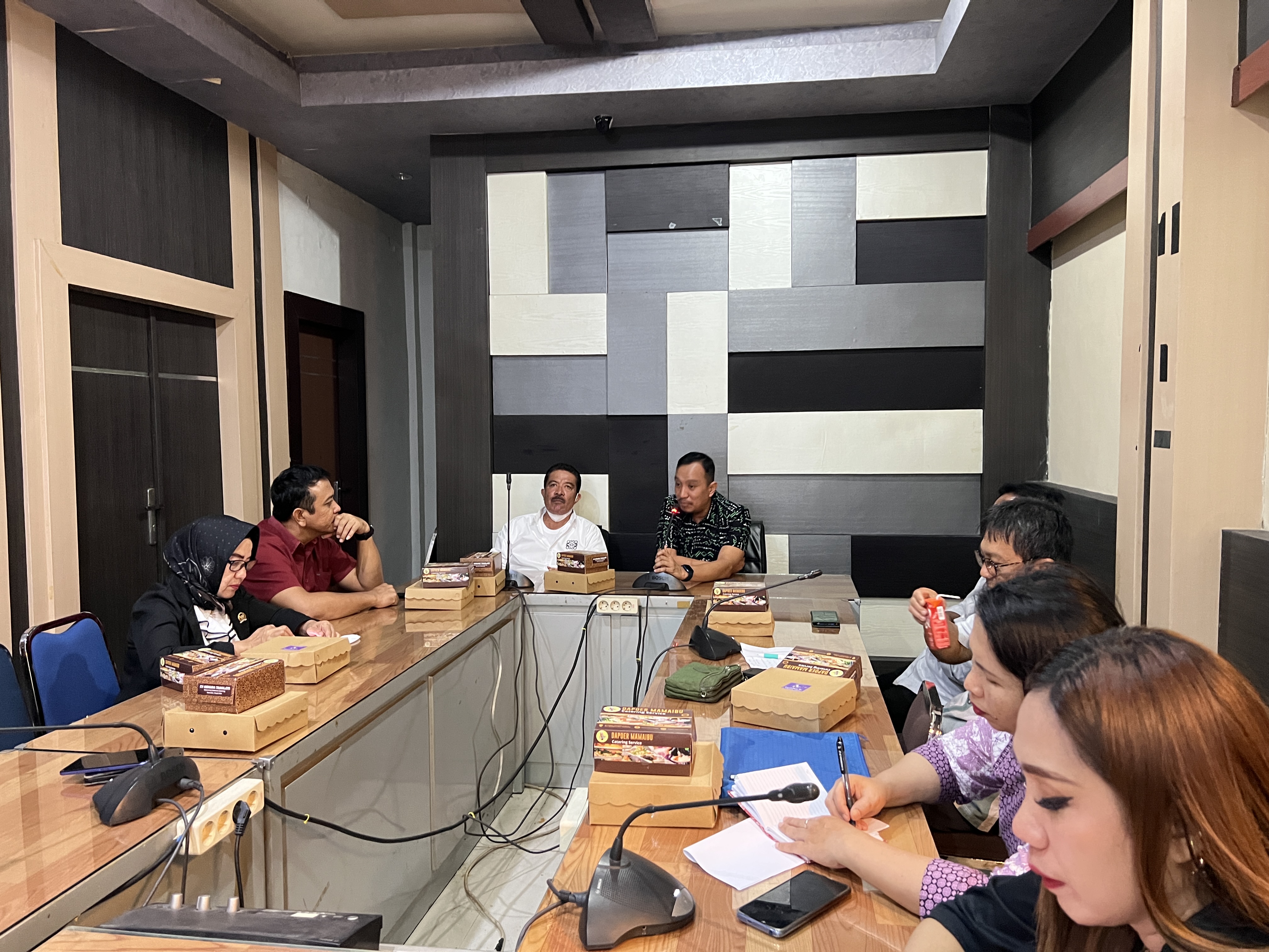 Kunjungan Kerja Anggota DPRD Kabupaten Banggai, Luwuk di Bapenda Makassar