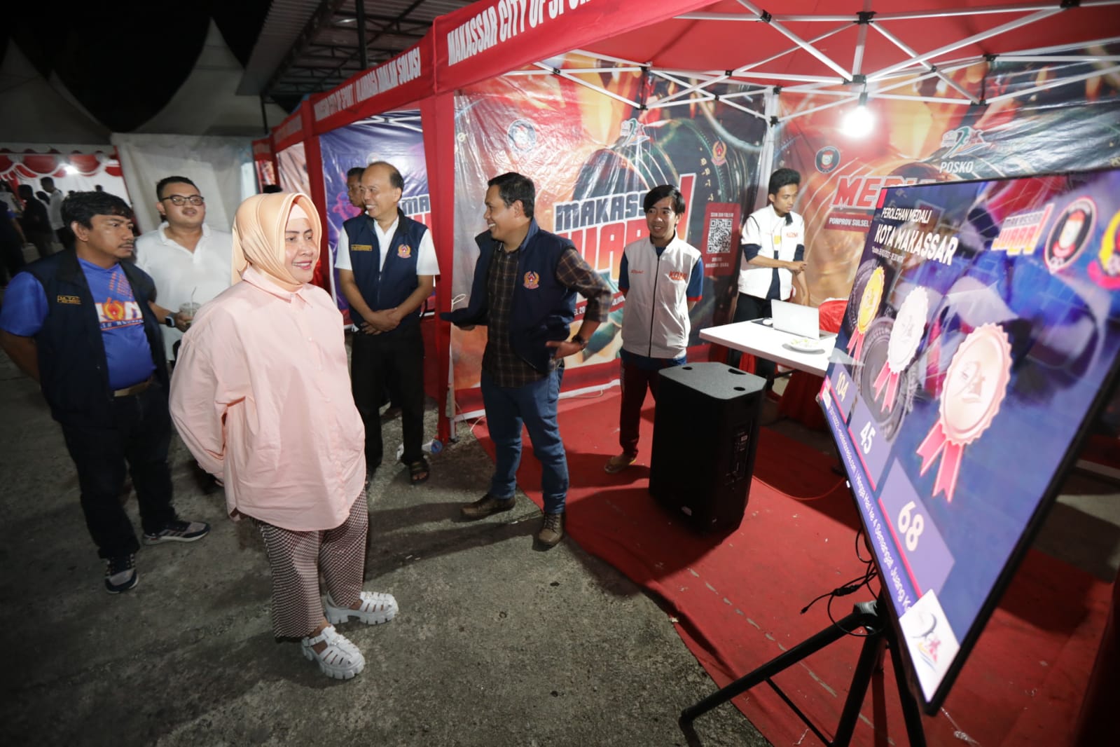 Ketua Perbasi Kota Makassar Indira Yusuf Ismail Semangati Tim Bola Basket Makassar 