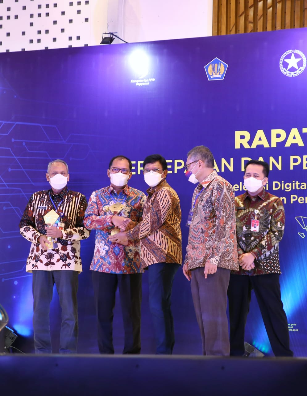 Wali Kota Danny Pomanto Terima Penghargaan TP2DD, Makassar Kota Terbaik di Indonesia Timur