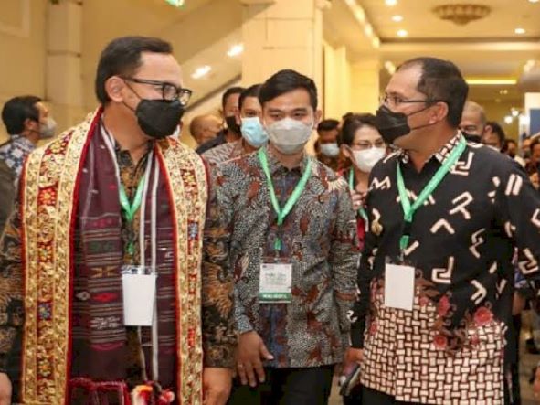 Danny Pomanto dan Gibran Rakabuming Terima Apresiasi KPI karena Beri STB Gratis