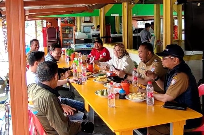 Wakil Wali Kota Makassar Ngopi Pagi di Cafe Terapung Lorong Wisata Sydney