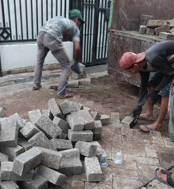 Gerak Cepat Dinas PU Makassar, Perintah Pelaksana Ganti Paving Blok yang Dikeluhkan Warga