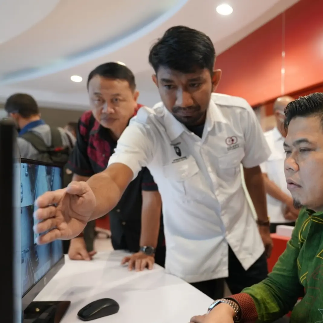 Kunjungi Command Center Pemkot Makassar, Wakil Ketua DPRD Jabar Puji Layanan Gratis NTPD 112