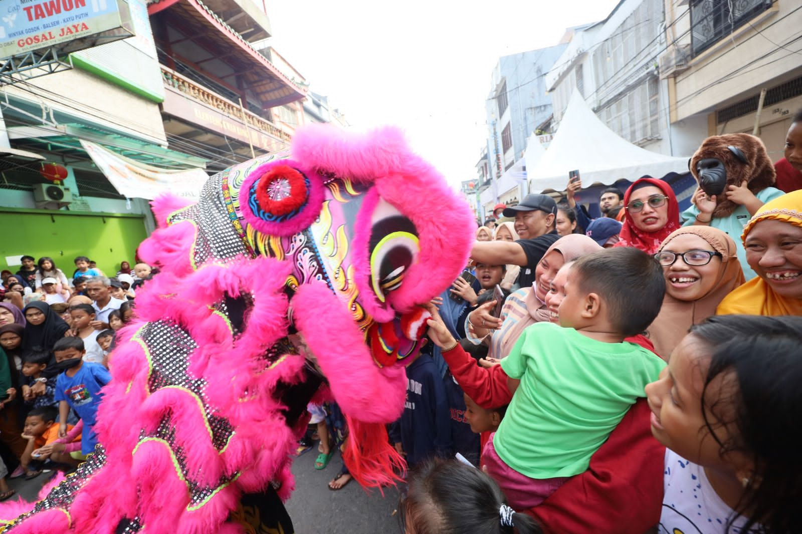 Ribuan Warga Padati Area Pegelaran Karnaval Budaya Jappa Jokka Cap Go Meh 2023