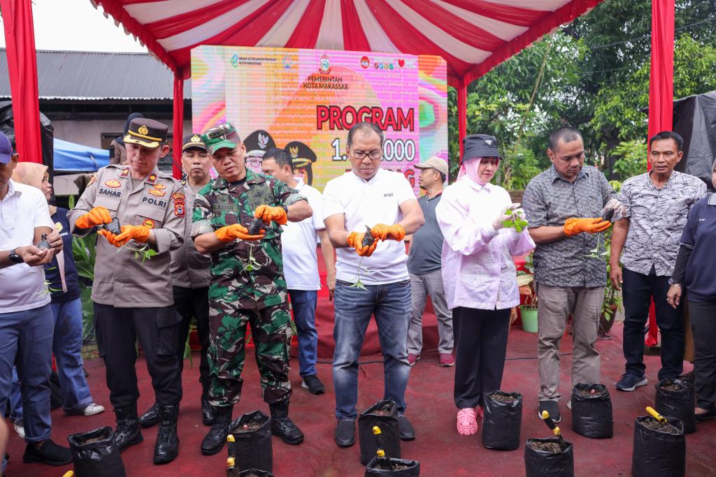 Danny Pomanto Resmi Canangkan Program Satu Juta Polybag Gerakan Terus Menanam