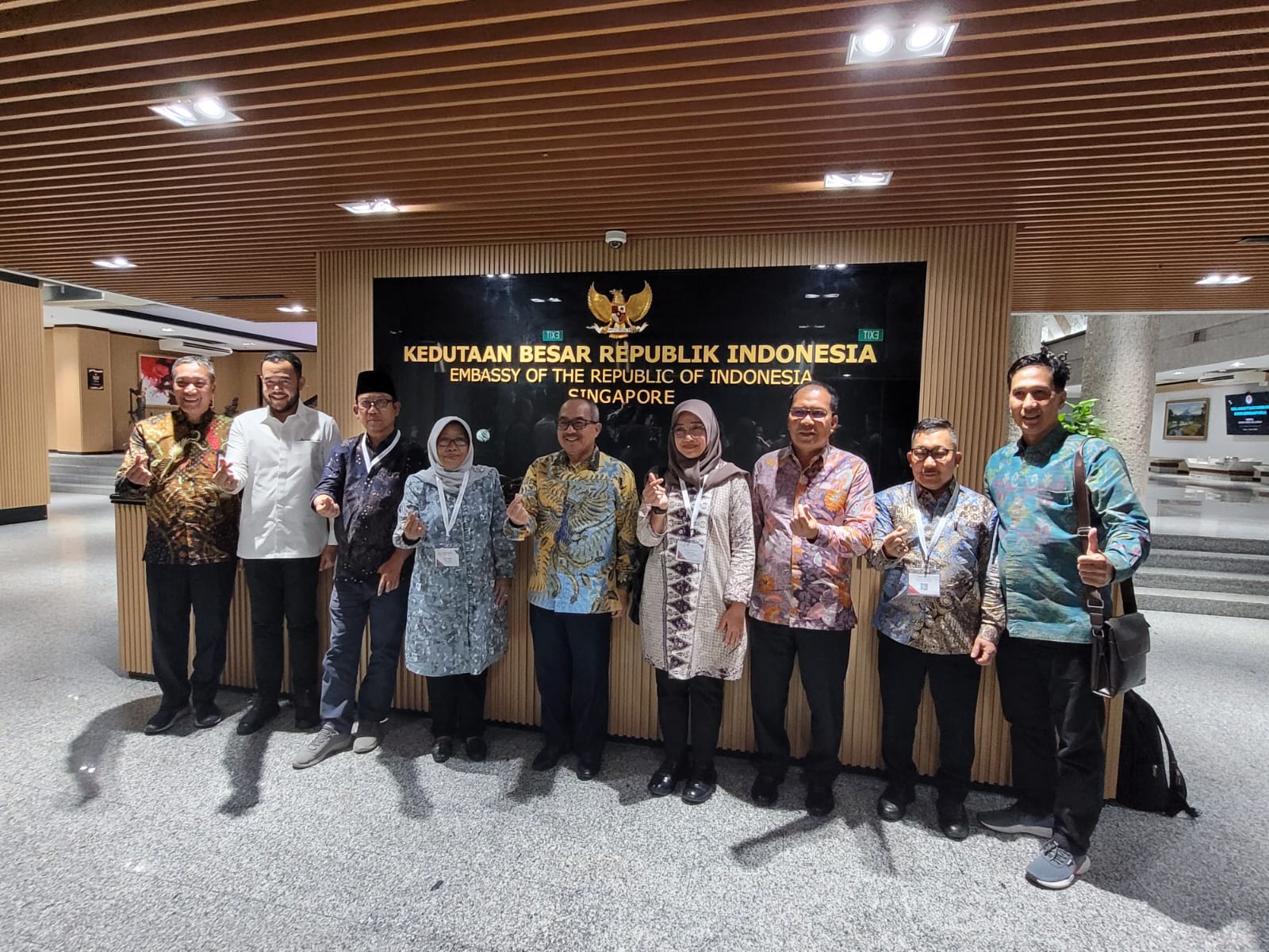 Danny Pomanto Saling Sharing Pembelajaran Penanganan Pascacovid dengan Deputy Director Kemenkes Singapura