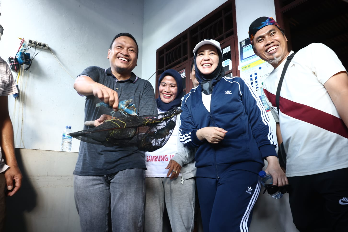 Panen Lobster Air Tawar di Lorong Wisata, Fatmawati Apresiasi Kemajuan UMKM Lorong