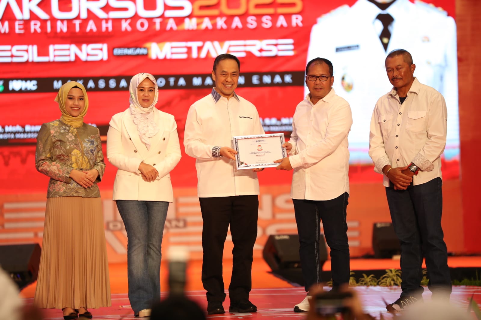 Danny-Fatma Terima Dua Penghargaan Core Values ASN BerAKHLAK dari ESQ Group