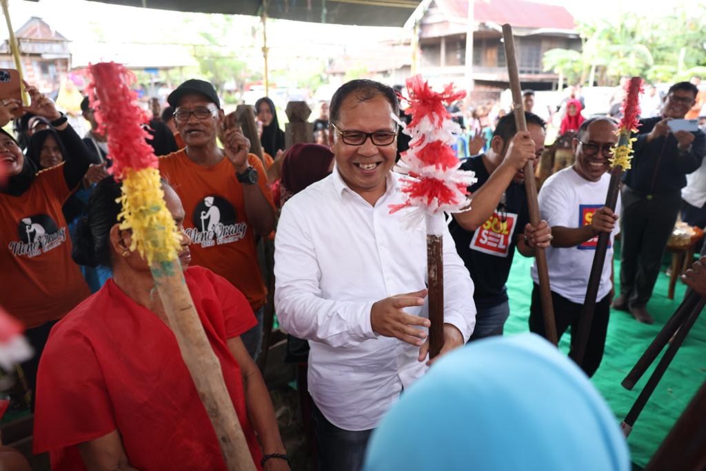 Hadiri Tradisi Mappadendang Rumpun Keluarga Nene Orang Sidrap, Danny Pomanto: Insya Allah Panen Kita Berhasil