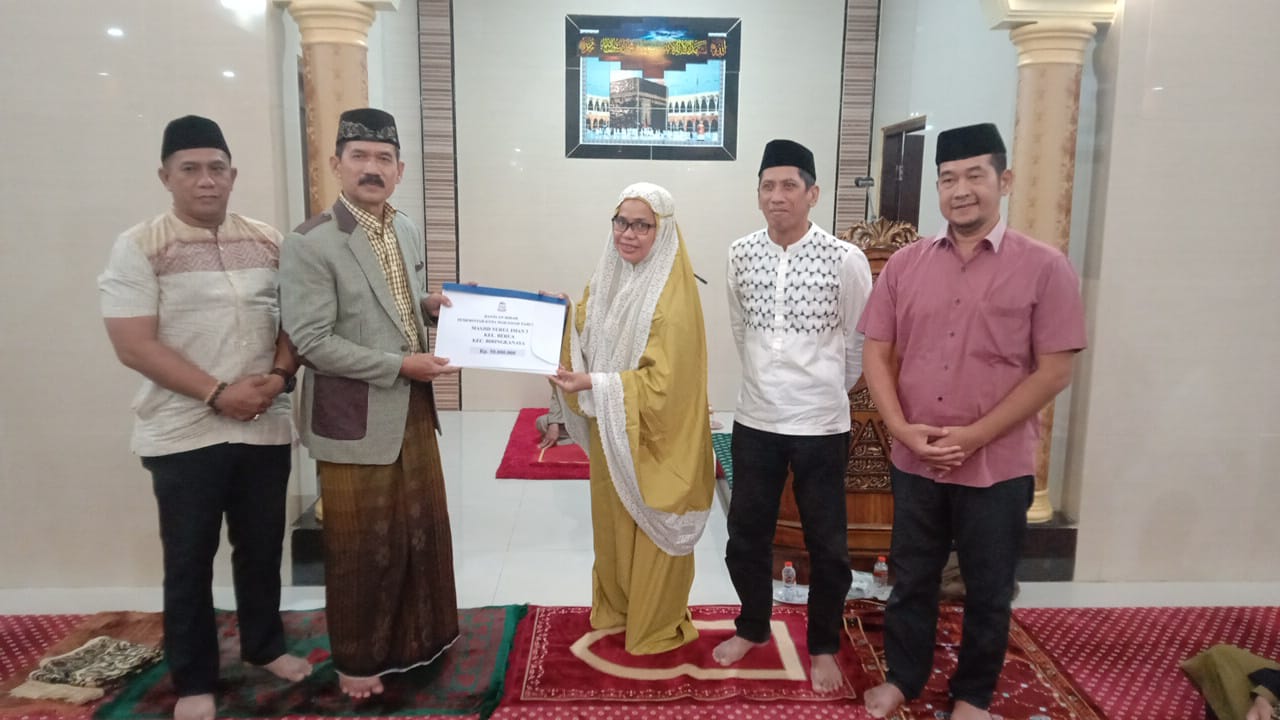 Dinas Perpustakaan Kota Makassar Melakukan Kegiatan Safari Ramadhan Tarwih bersama di Mesjid Nurul Imam 3 Telkonmas , Kelurahan Berua Kecematan Biringkanayya.