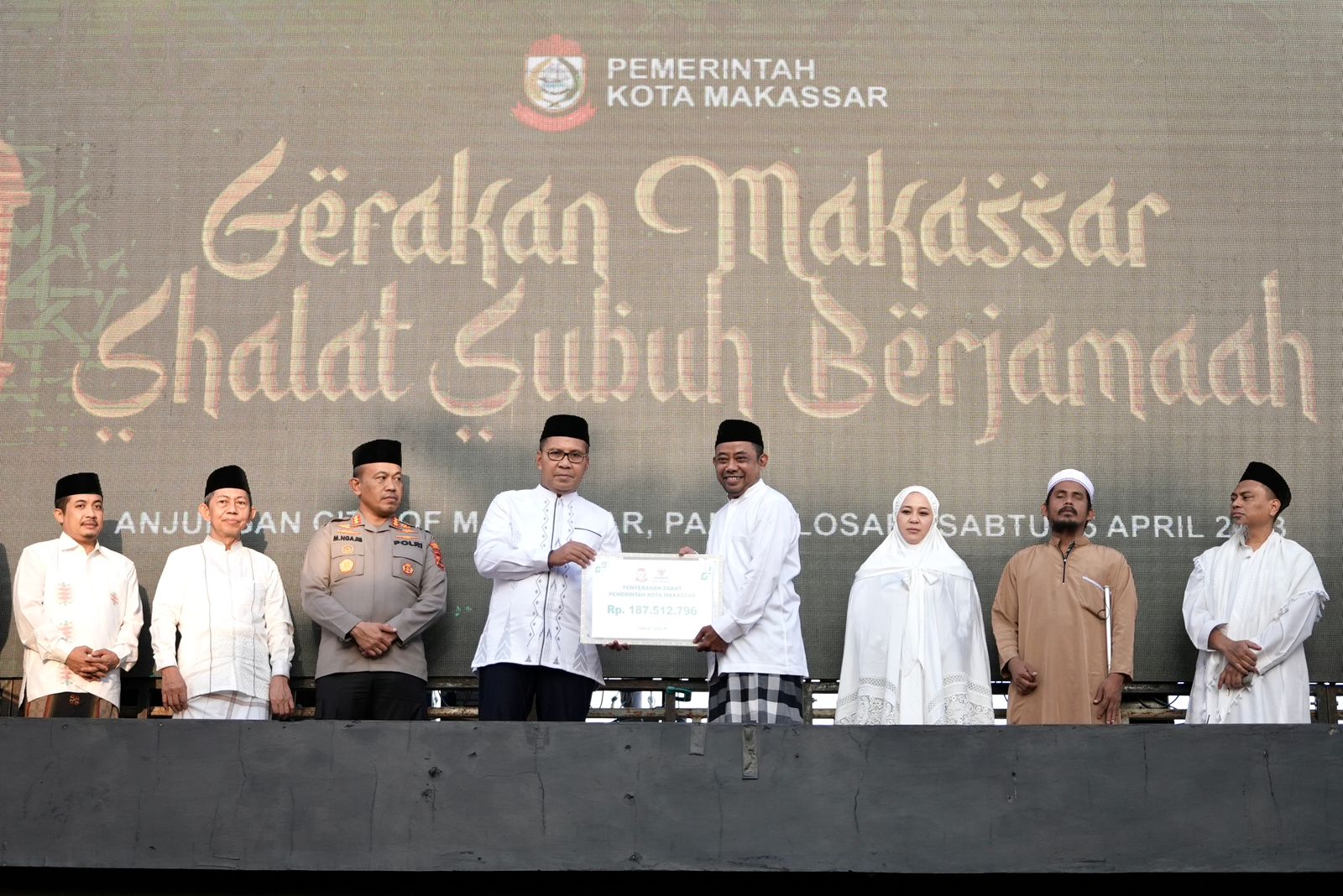 Pekan Terakhir Gerakan Makassar Salat Subuh Berjemaah di Bulan Ramadan, Danny Pomanto Bayar Zakat Lewat Baznas