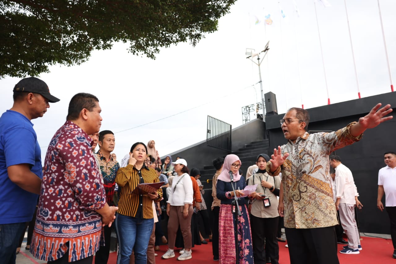 Wali Kota Danny Pomanto Pimpin Gladi Pertunjukan Tari Pakarena di Atas 200 Kapal Nelayan