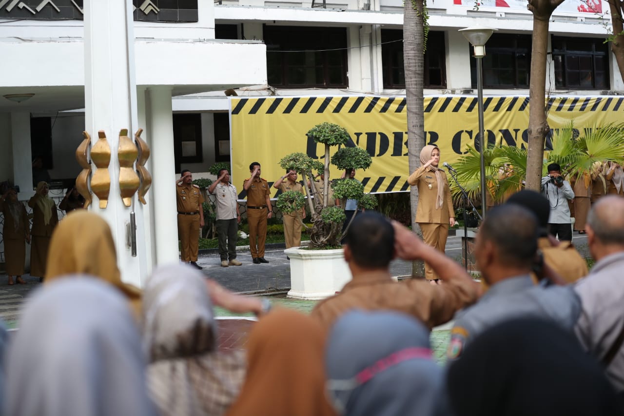 Pimpin Apel Pagi, Fatmawati Rusdi Tekankan Kedisiplinan Pegawai dan Budaya Bersih