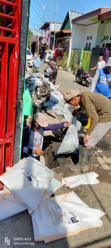 Antisipasi Genangan, Satgas Dinas PU Rutin Keruk Saluran Drainase