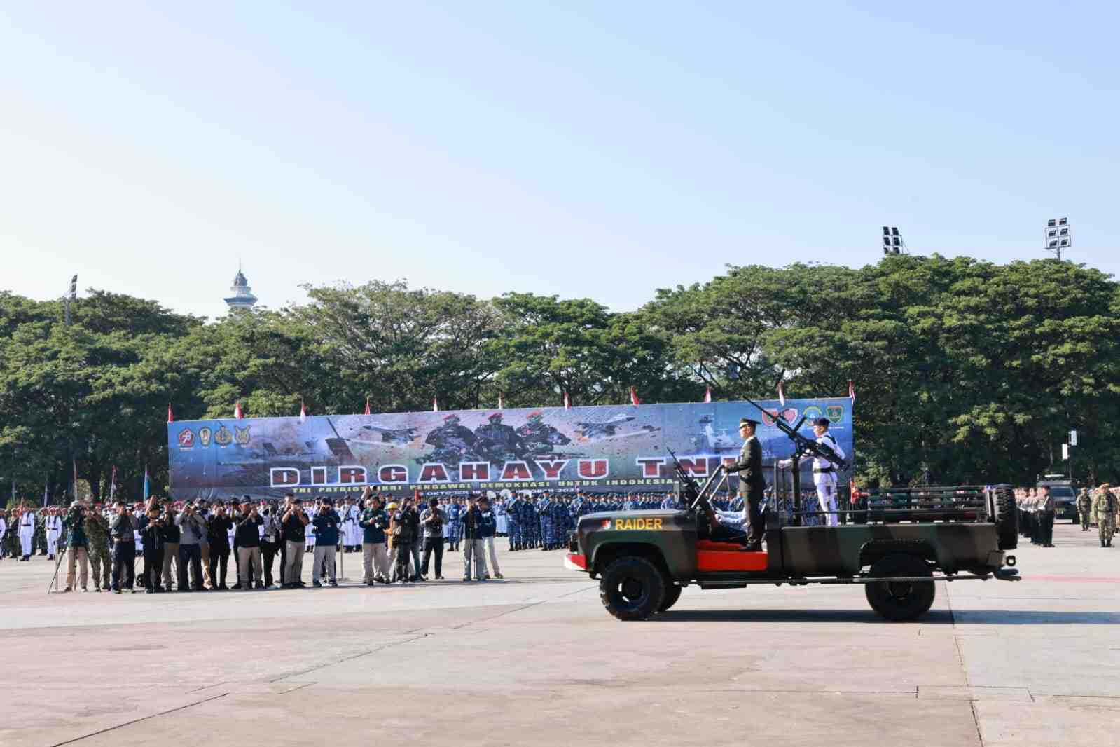 Hadiri Parade dan Defile, Danny Pomanto Bangga Lihat Kekompakan TNI dan Rakyat