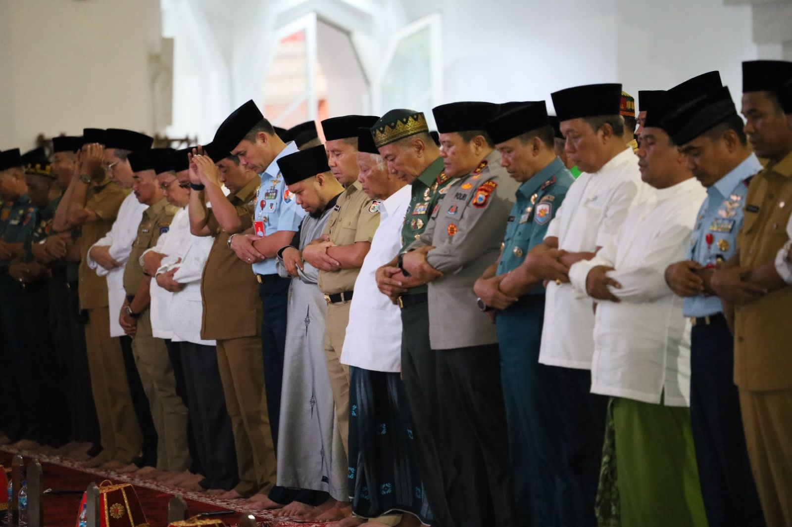 Harap Keberkahan, 100 Ribu Jemaah Padati Masjid 99 Kubah, Ikuti Sulsel Bersalawat 