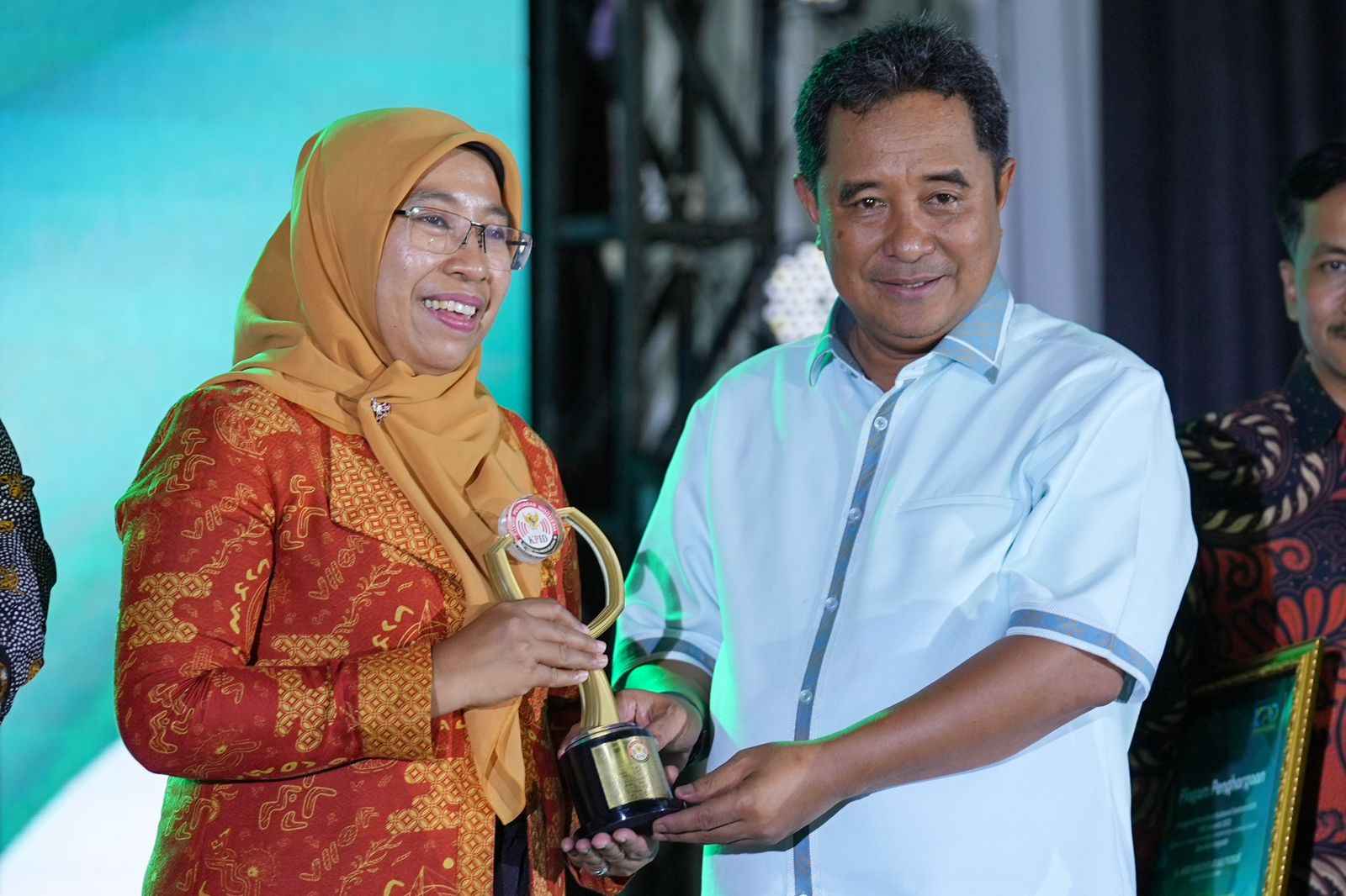 Danny Pomanto Terima Penghargaan Kepala Daerah Peduli Digitalisasi Penyiaran KPID Award 2023