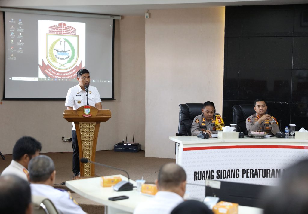 Pj Wali Kota Makassar Buka Rakor Penanganan Masalah Sosial di Simpang Lima Bandara Sultan Hasanuddin