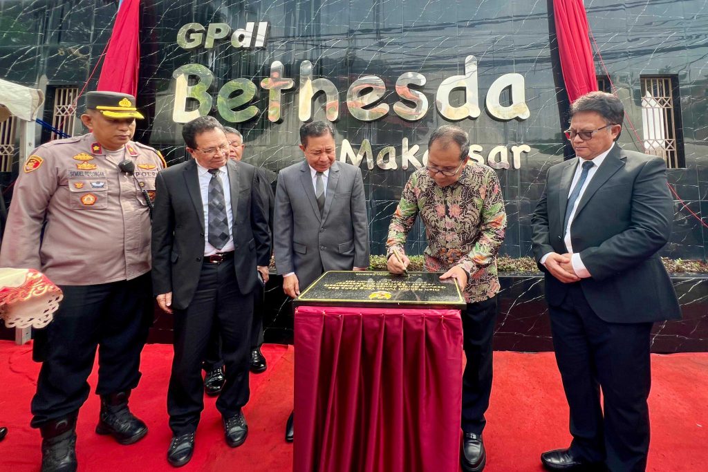 Resmikan Gereja Pantekosta Bathesda Makassar, Danny : Jadikan Rumah Ibadah Sebagai Tempat Bermanfaat Bagi Umat