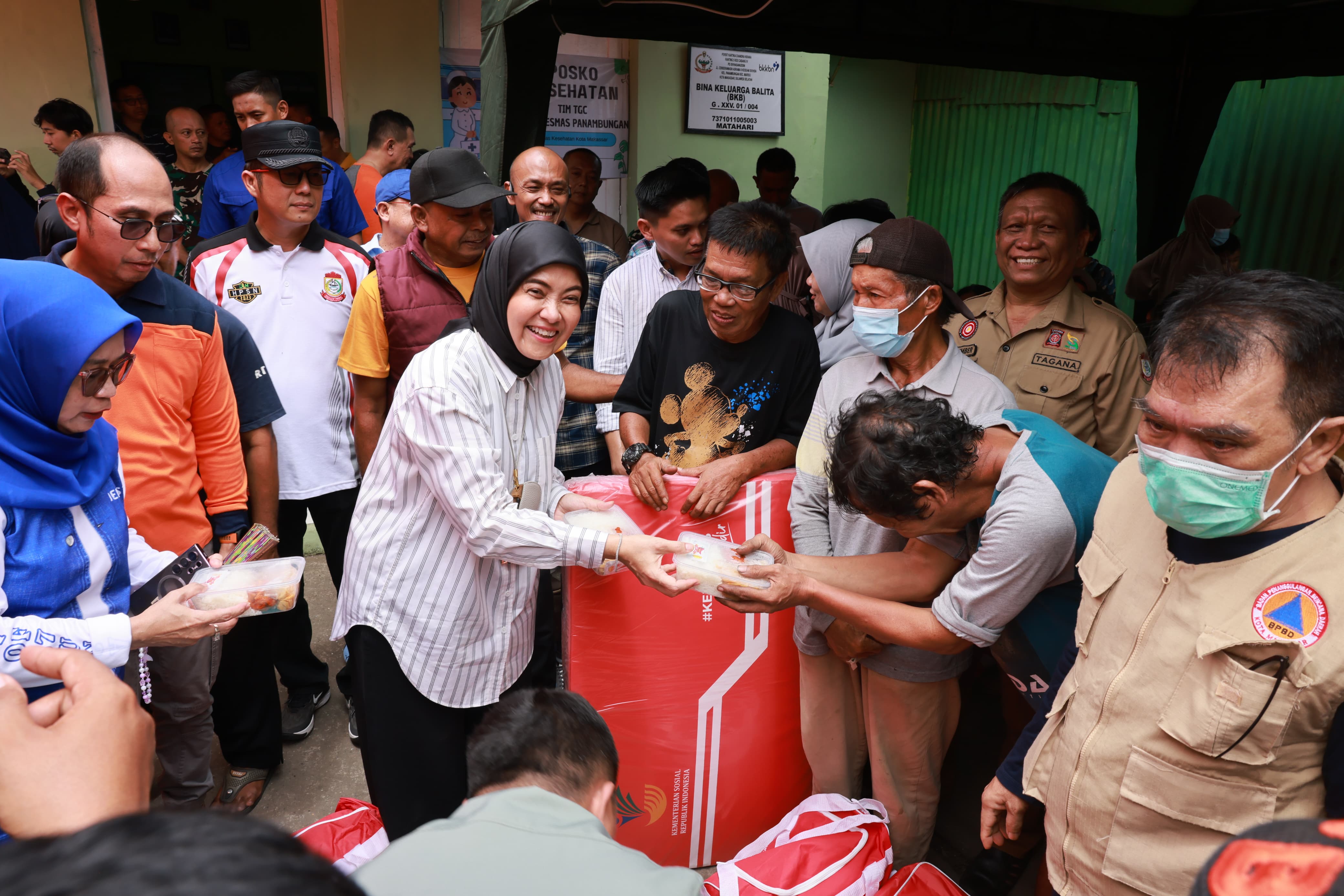 Peduli Korban Kebakaran, Wakil Wali Kota Makassar Salurkan Bantuan Bagi Warga Terdampak