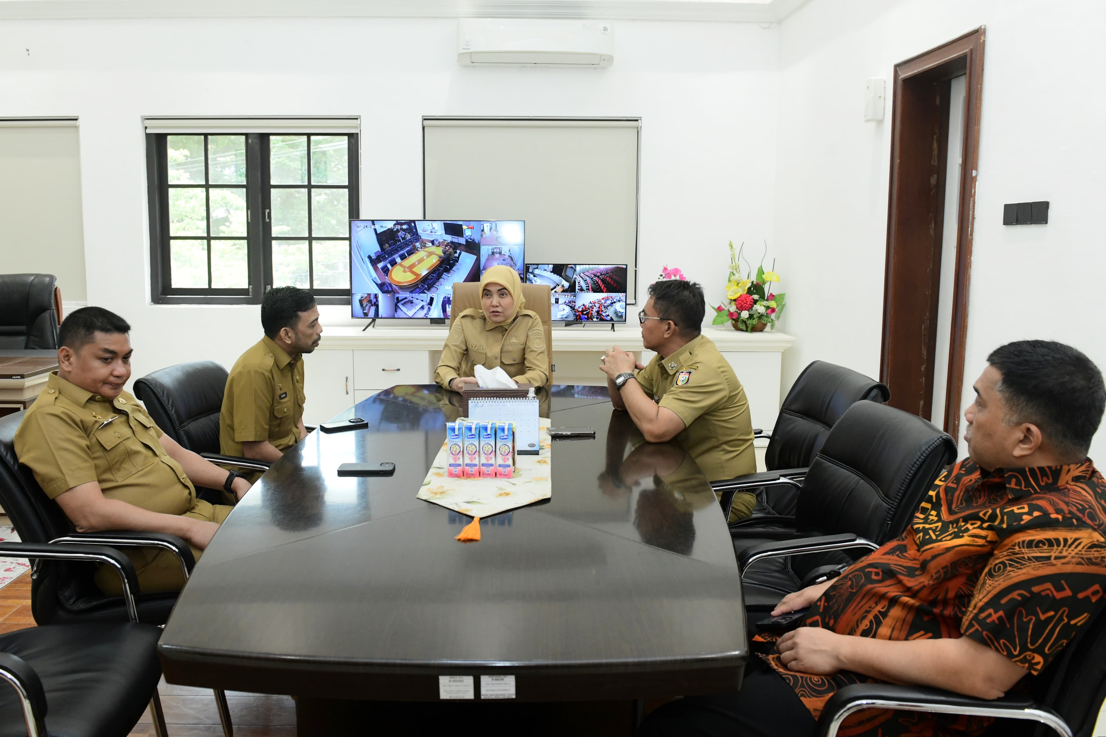 Irwan Adnan Dampingi Wawali Aliyah Mustika Ilham Touring Balai Kota di Hari Pertama Berkantor