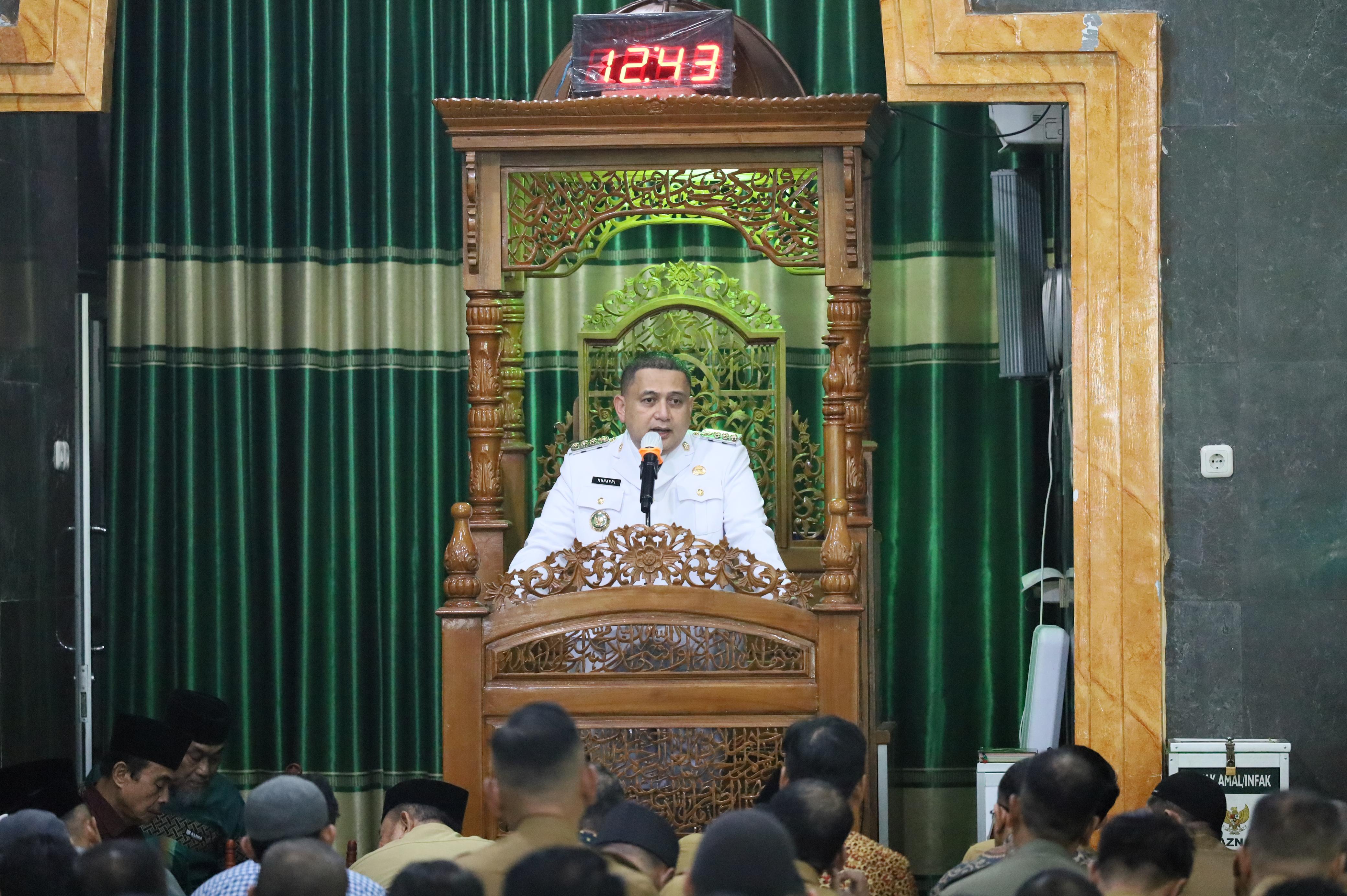 Munafri Arifuddin Laksanakan Salat Zuhur Perdana di Balai Kota Bersama Pegawai Pemkot Makassar