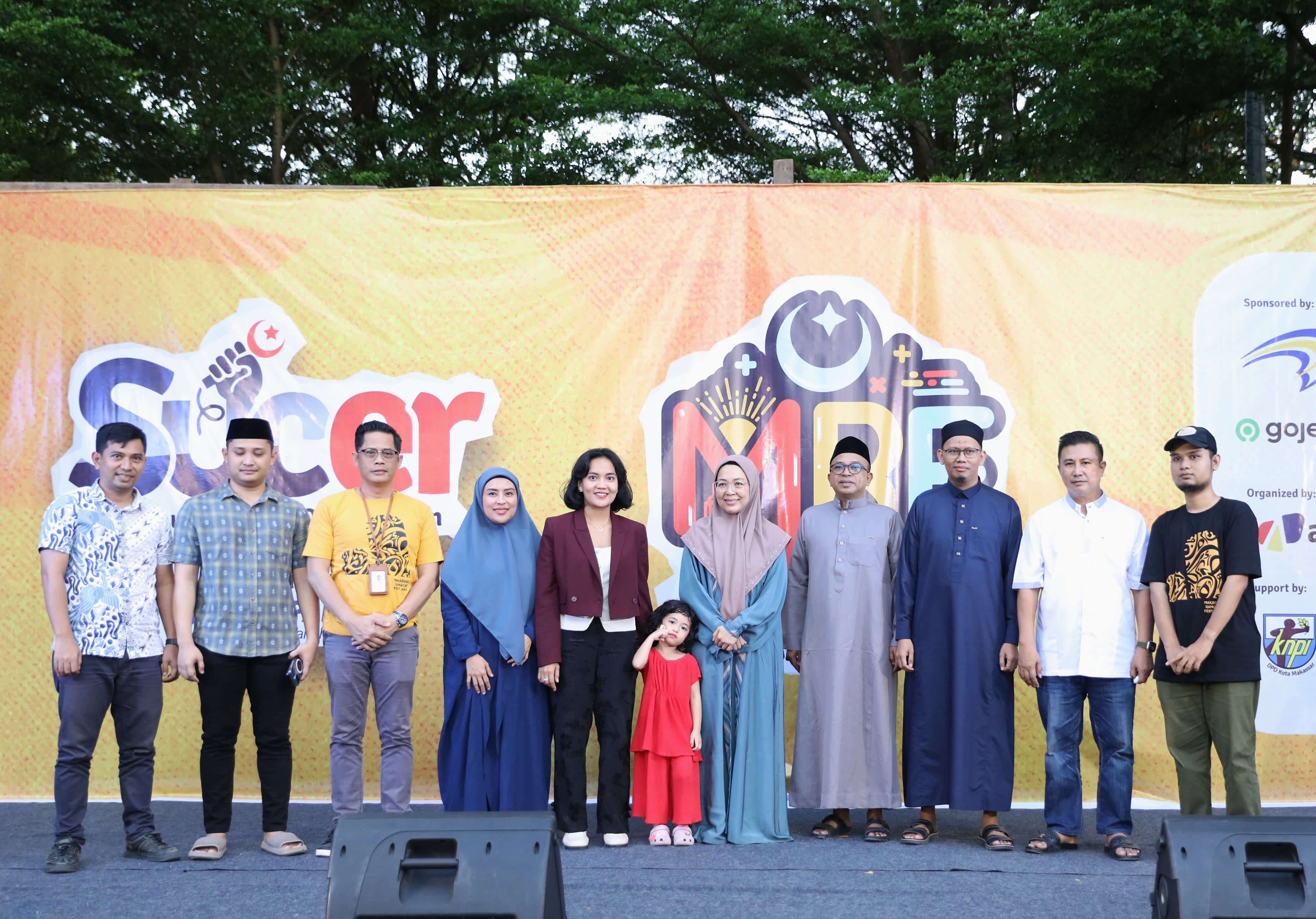 Ketua TP PKK Makassar Borong Jajanan UMKM di Makassar Ramadan Fest 2025
